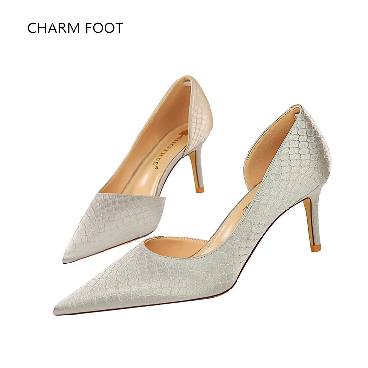 European and American Fashion Sexy Slim Heel High Heel Shallow Mouth Pointed Side Hollow Side Serpentine Silk Single Shoes