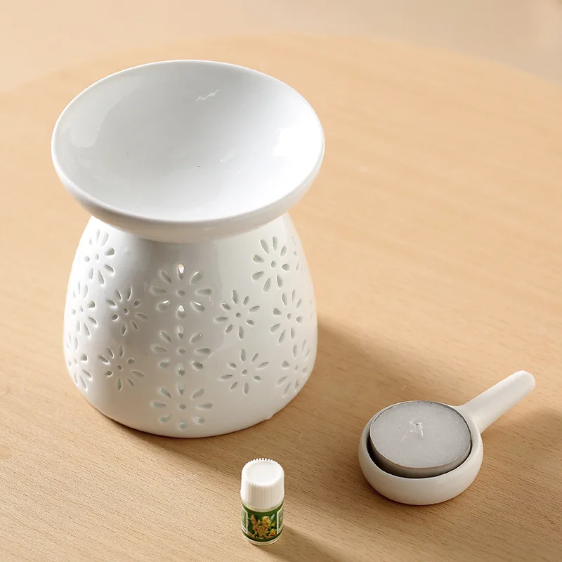 Simple white color ceramic wax melt burner with tealight candles and holder