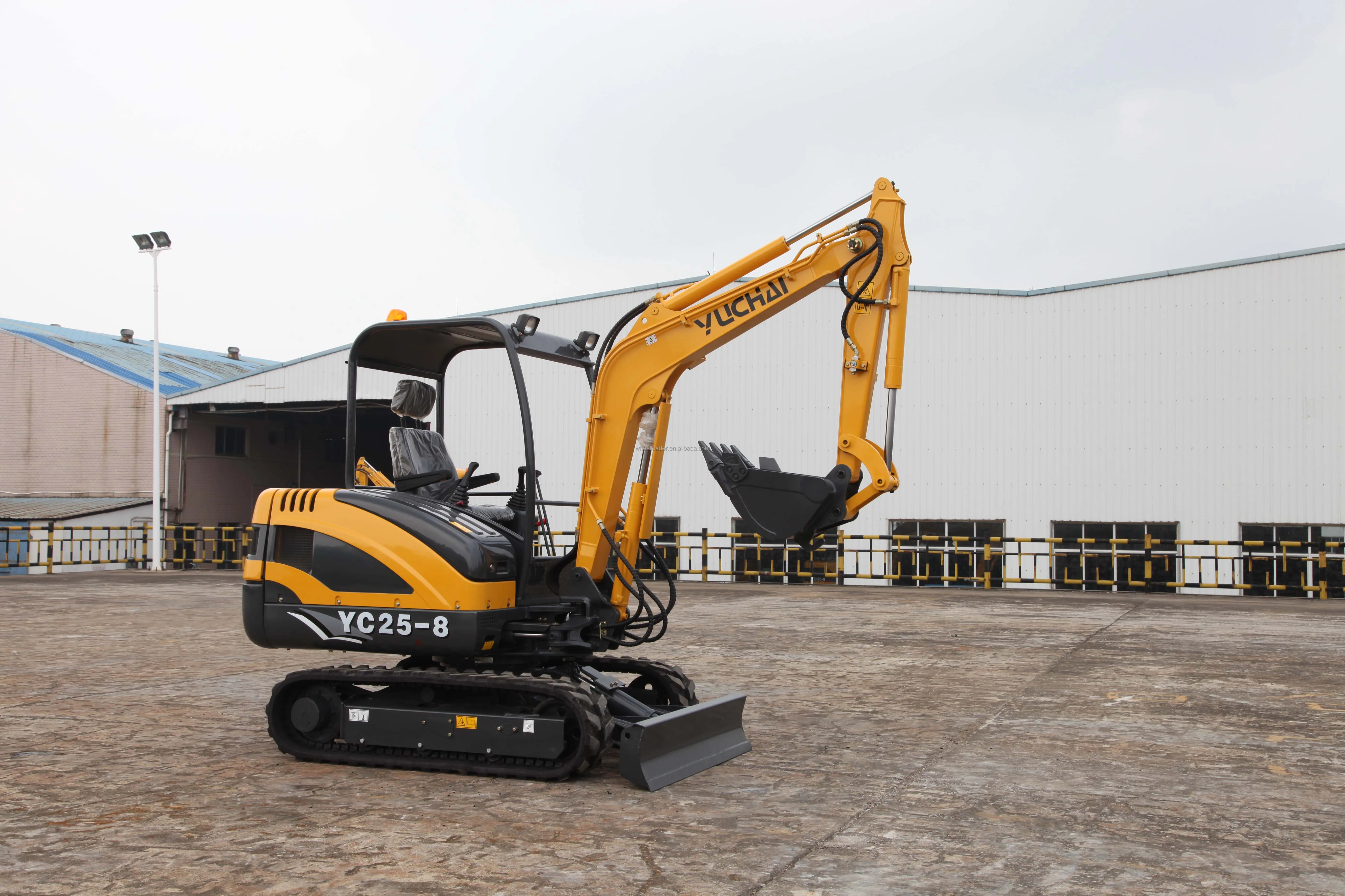 Exported Brand Yuchai YC25-8 3 Ton Mini Excavator for Sale