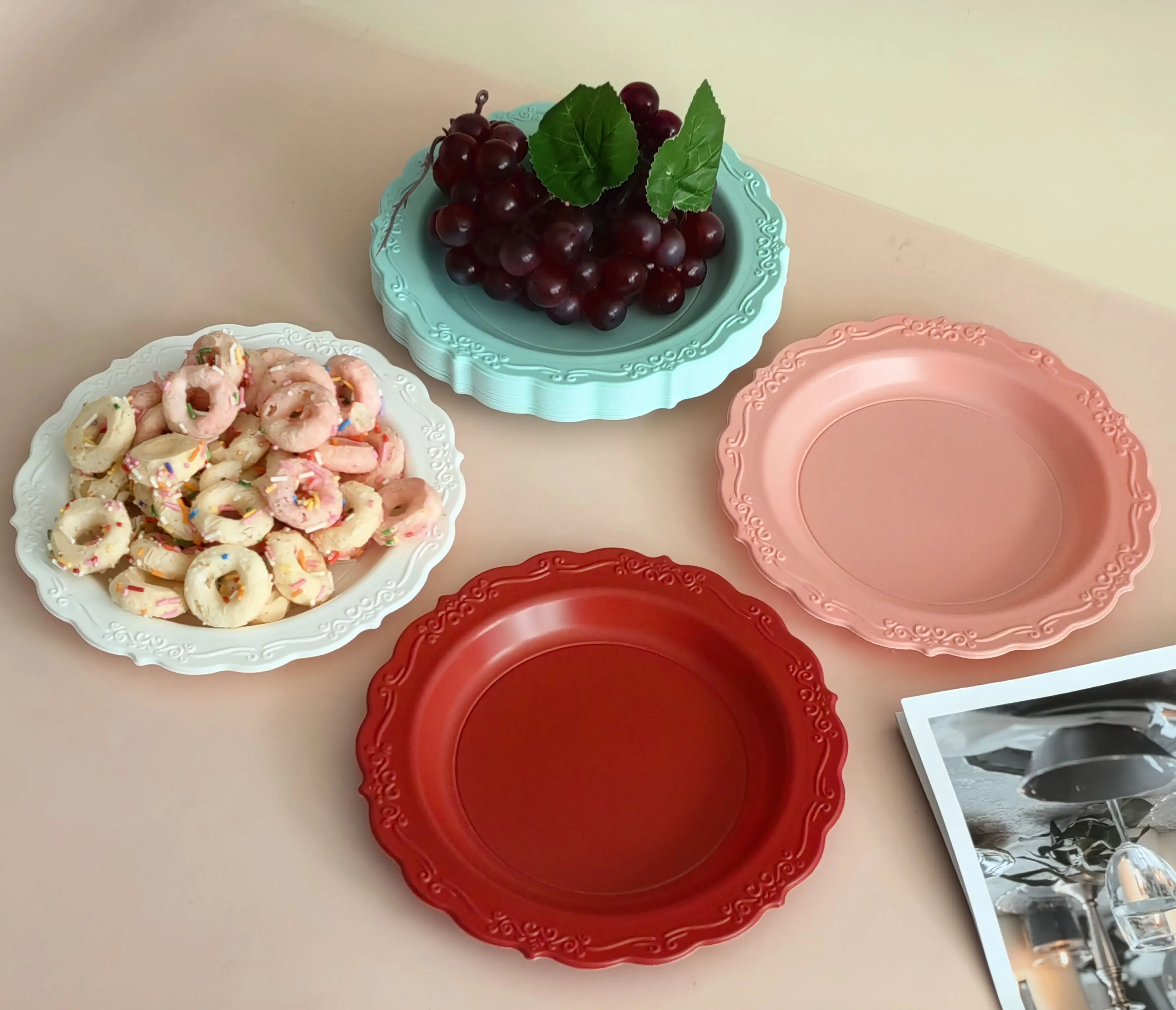 Manufacturer Customize Design Flower 10in Plate Disposable Pp Round Tray Food 250mm Plates Plastic Dinner Plate  Different Color