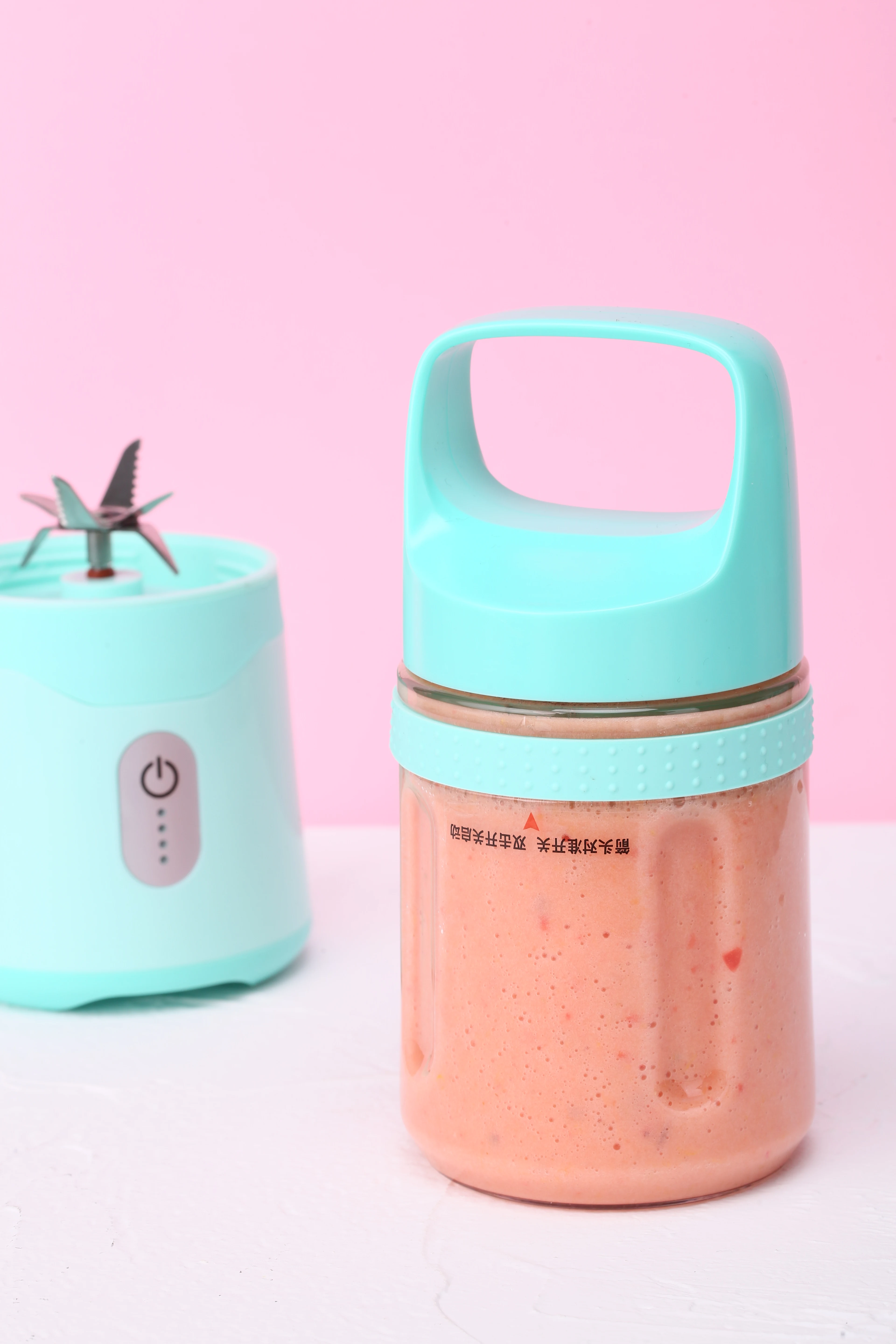 First Piece Special Price electric mini hand citrus juicer 500ml+350ml kitchen food mixers machines plastic smoothie shaker cups