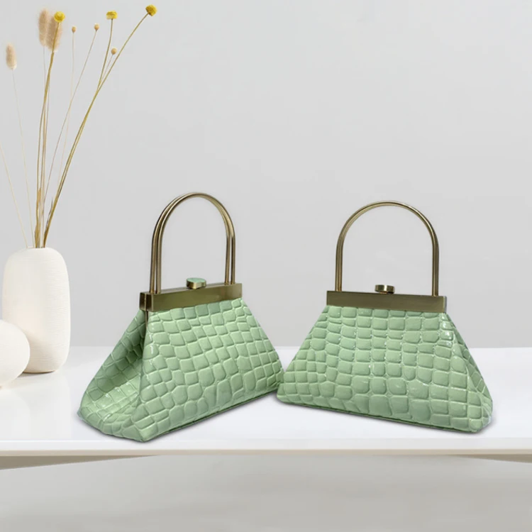 Luxury crocodile pattern leather women small handbag retro metallic clip bag ladies fashion hand bags