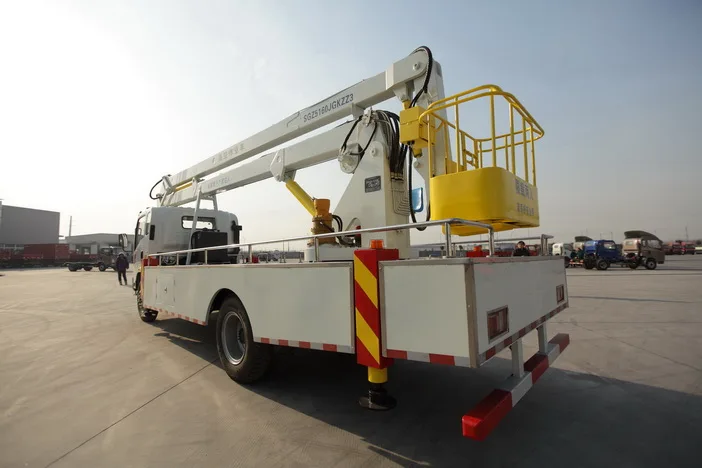 Тележка Sinotruk HOWO 4x2 30 м телескопическая стрела грузовик с воздушной платформой 32 для