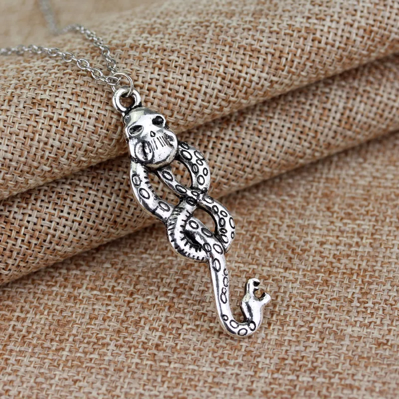 Wholesale Vintage Anime Neck Jewelry India Snake Necklace Stainless Steel Neck Chain Snake Pendant Necklace