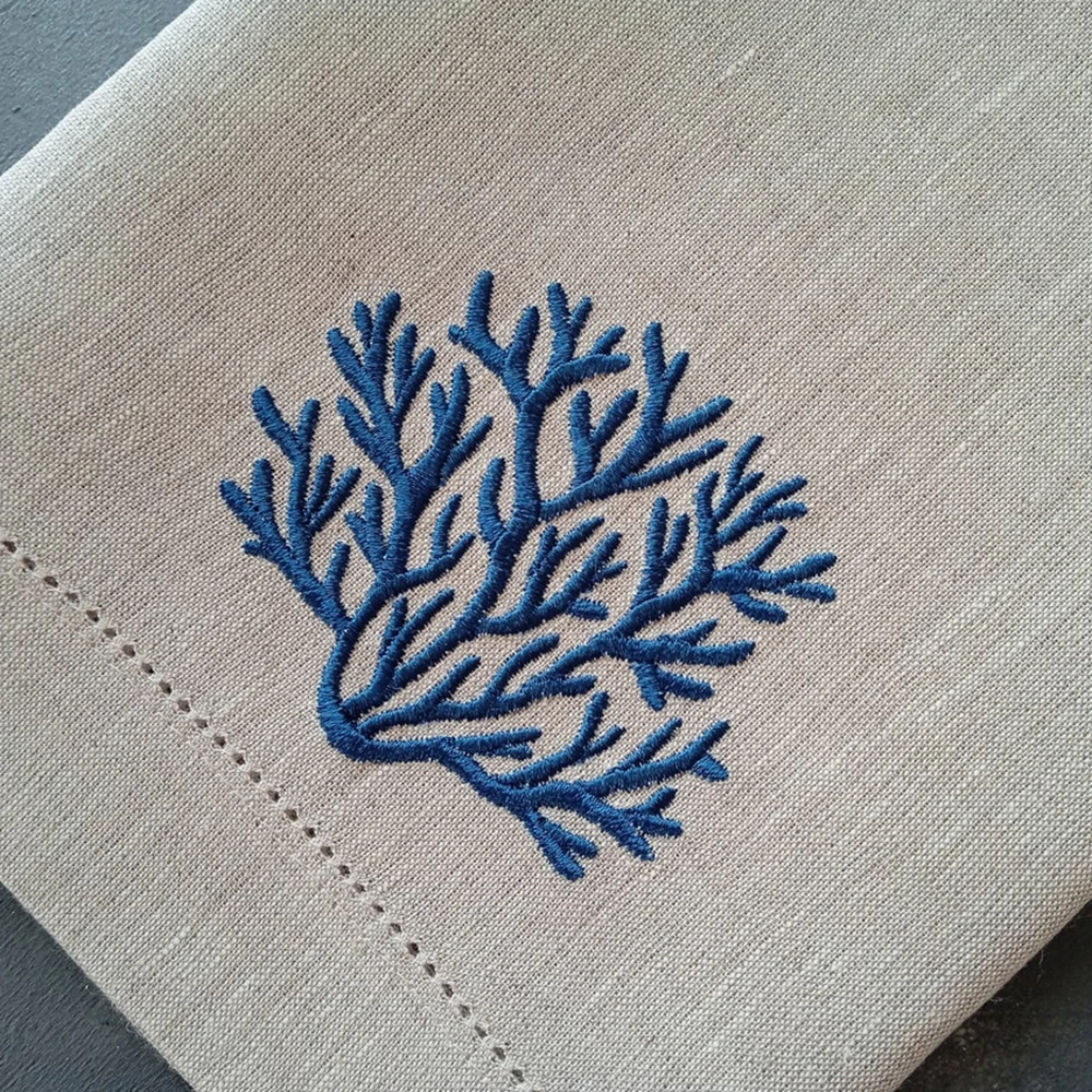 Wholesale Classic Customized pattern tablecloth for Dining tassel wedding hemstitch Embroidery linen Napkins for hotel