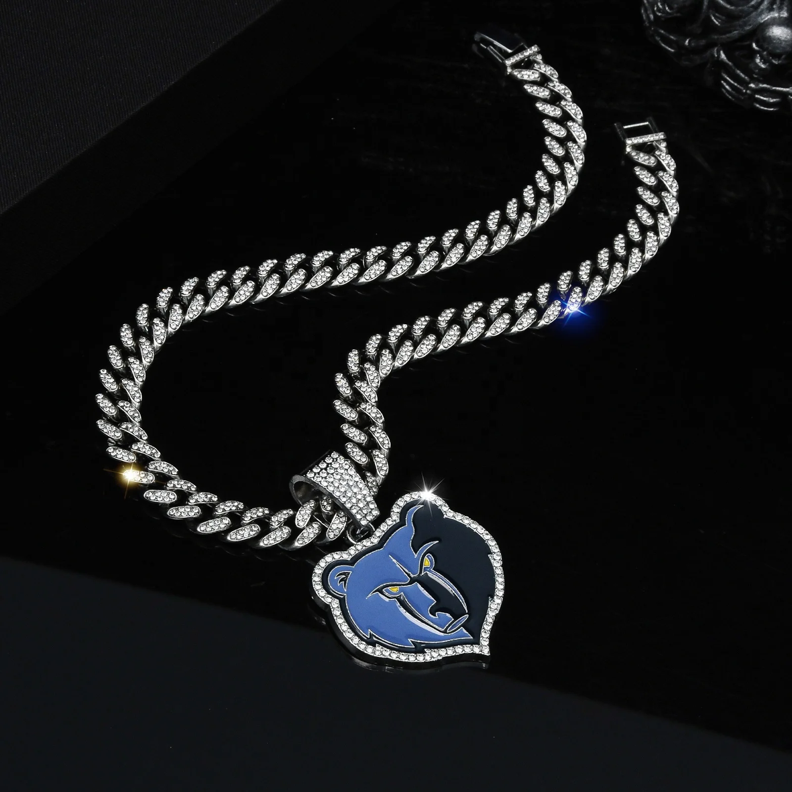 New Diamond Basketball Team Grizzlies Logo Pendant Unisex Hip Hop Alloy Necklace with Gold Plating Link Chain for Sport Fans