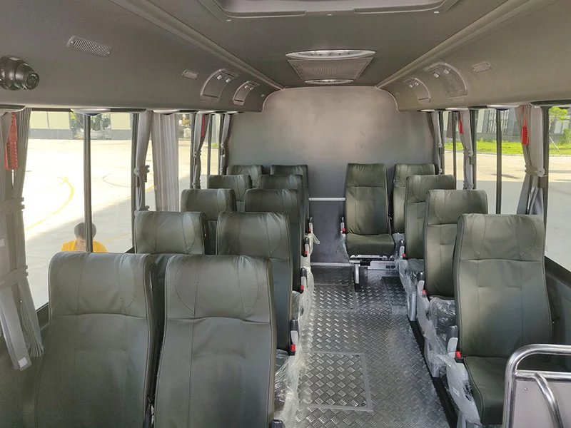 Automatic 7.6m 4wd off Road diesel Euro 3 or 5 LHD RHD 29 Seat Capacity Large Space Passenger Tour Bus