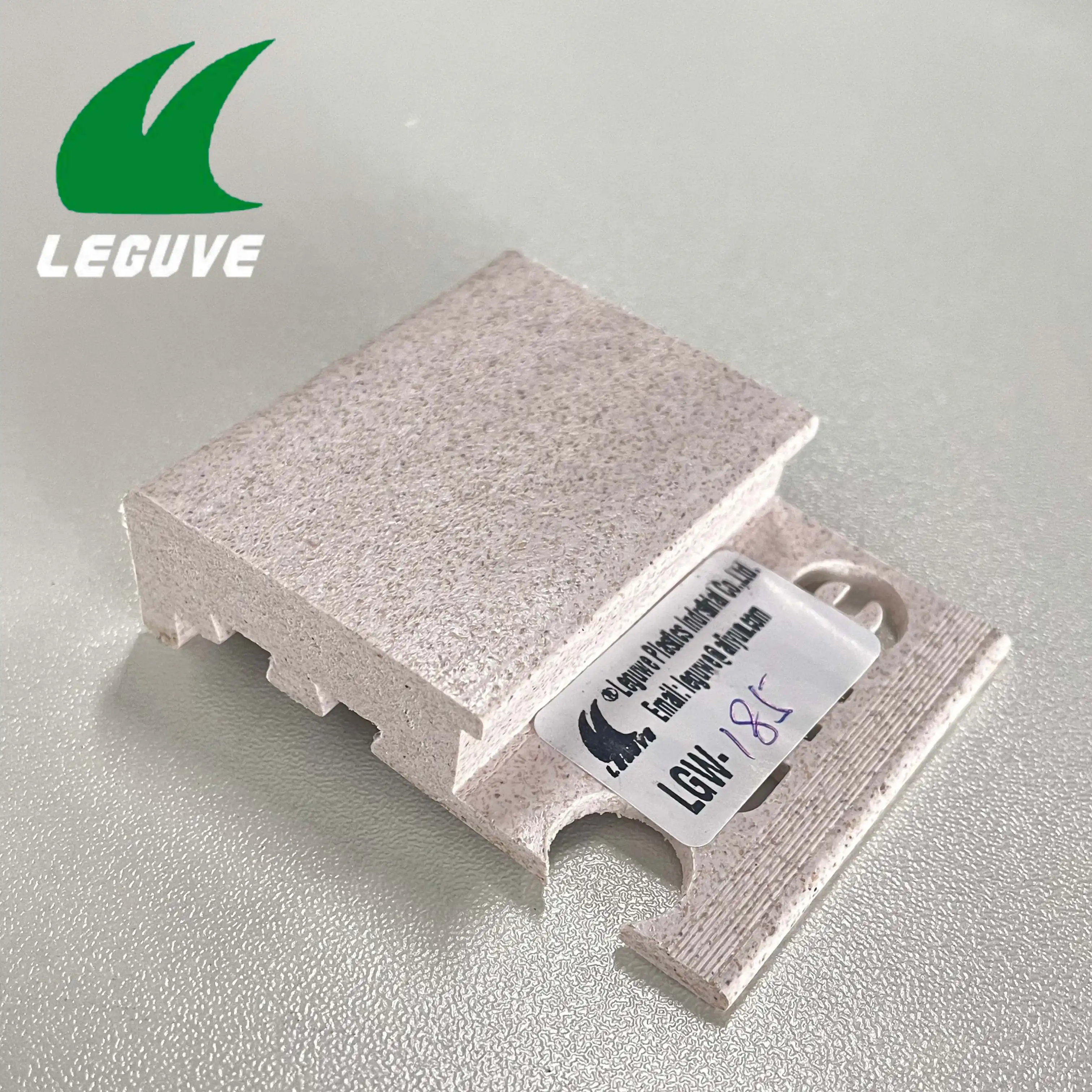 Leguwe Wood Plastic Composite Corner Edge Protection Durable WPC Trim for Construction