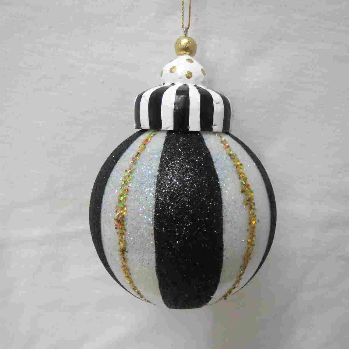 Hand Blown Black And White Round Glitters Glass Bauble Xmas Ball For Party Hanging Christmas Tree Glass Ball With Resin Cover