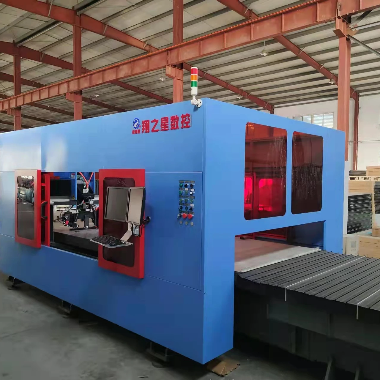 Qingdao Xiang Star двойная головка солнечная панель лазерная сварочная машина Заводское производство