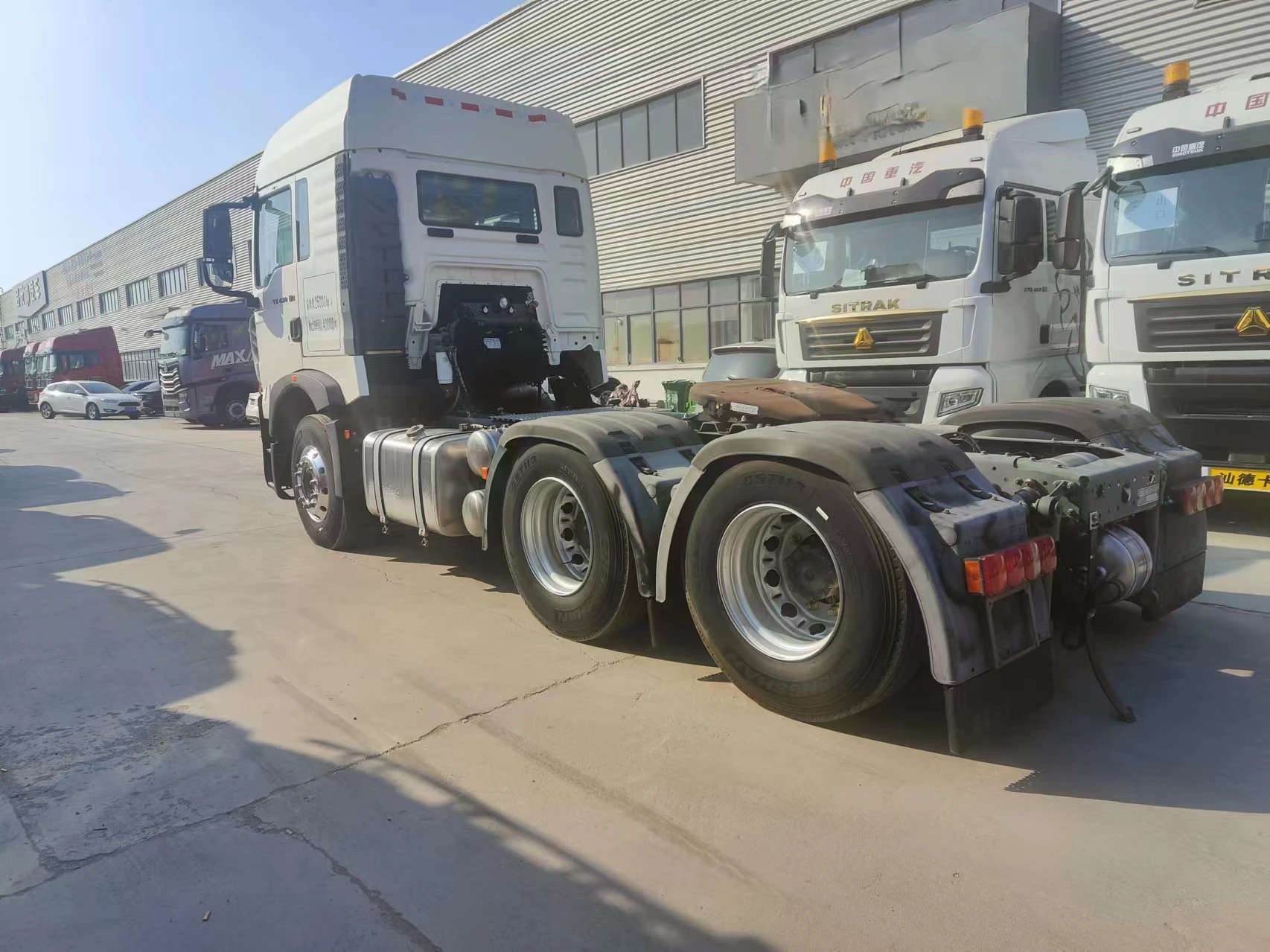 Sinotruck 6X4 Sitrak Used Tractor Trailer Truck Head Truck 336 371 420 Hp Nude Diesel Engine Packing Gross Wheel Color Cab