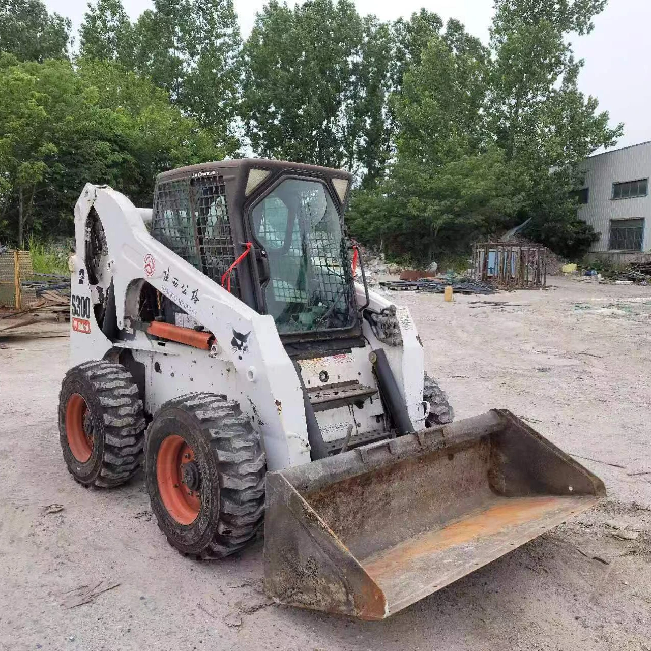S300 Skid Steer Loader with Multiple Functions, Flexible for Narrow Terrain, Good Condition with Low Price