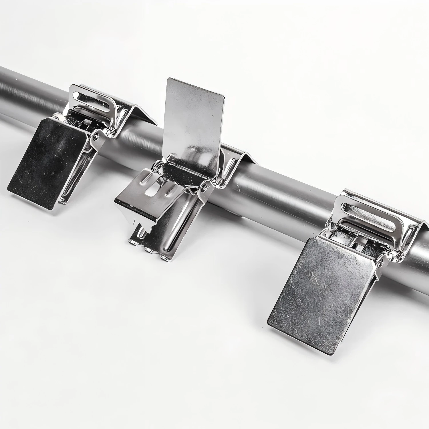 ODM&OEM Manufacturer Stainless Steel Hanging Clip Rug Clip For 24mm Pipe