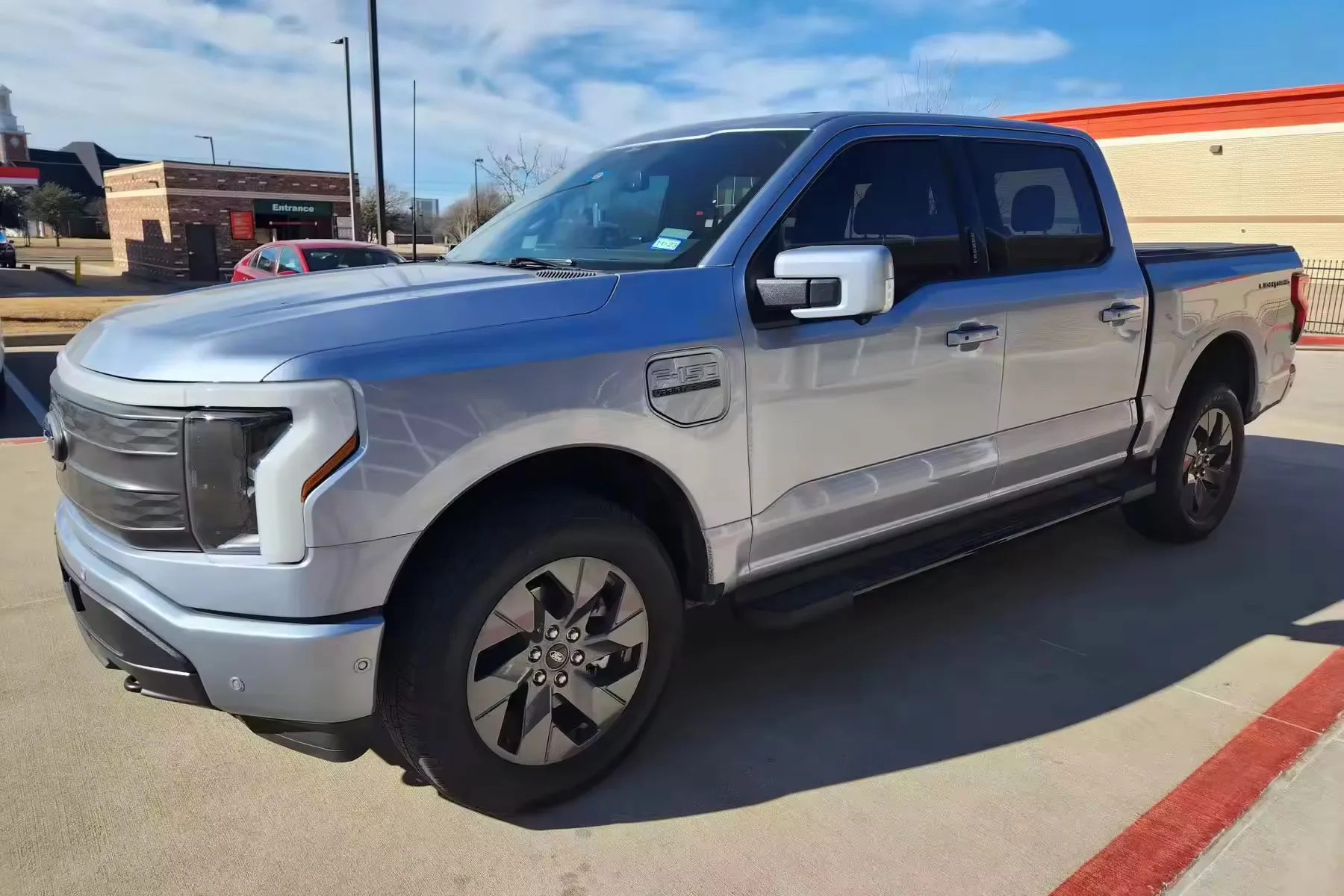 Аккуратный ток 2022 Форд F-150 Lightning Lariat AWD RHD/LHD