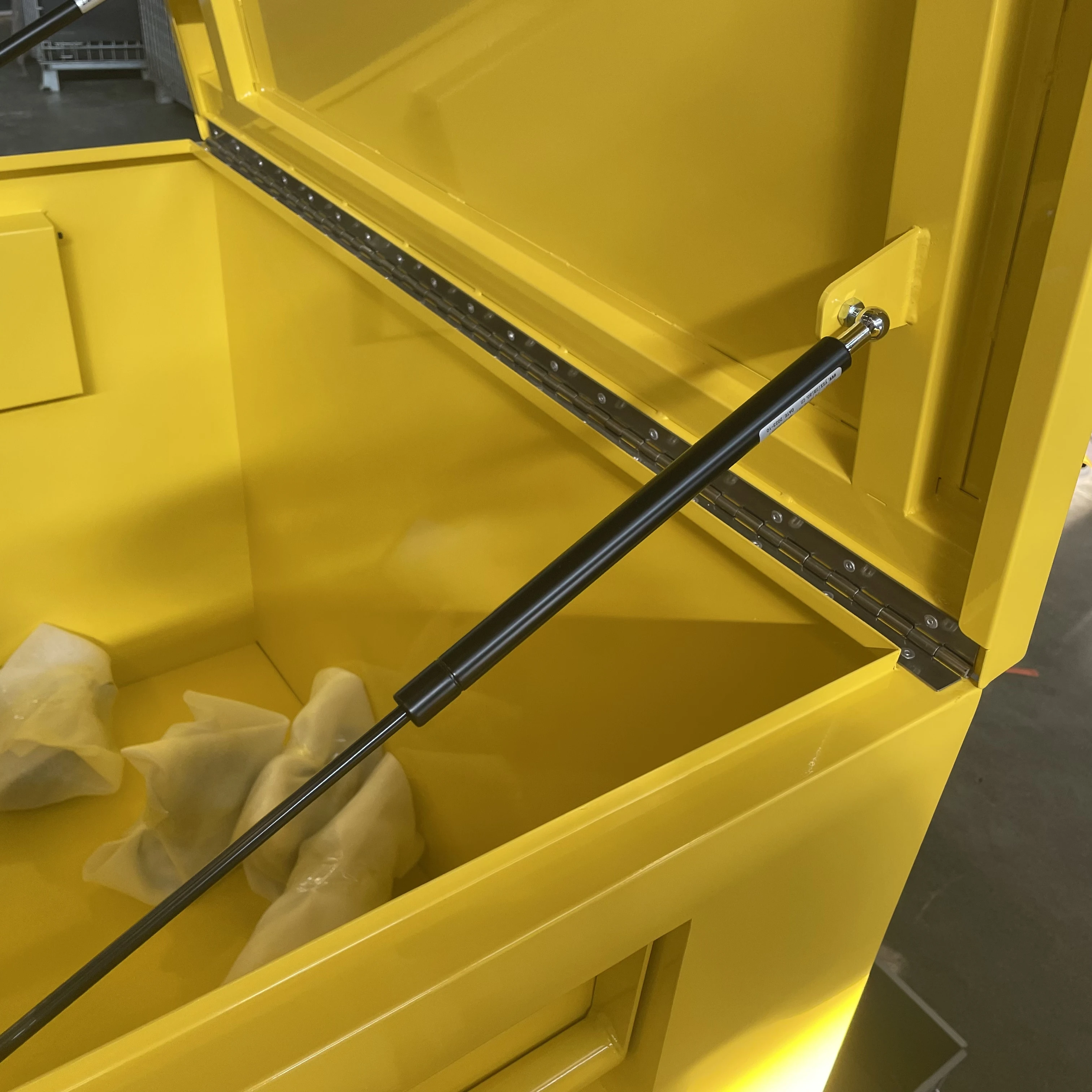 Heavy duty steel cold rolled steel job site tool box