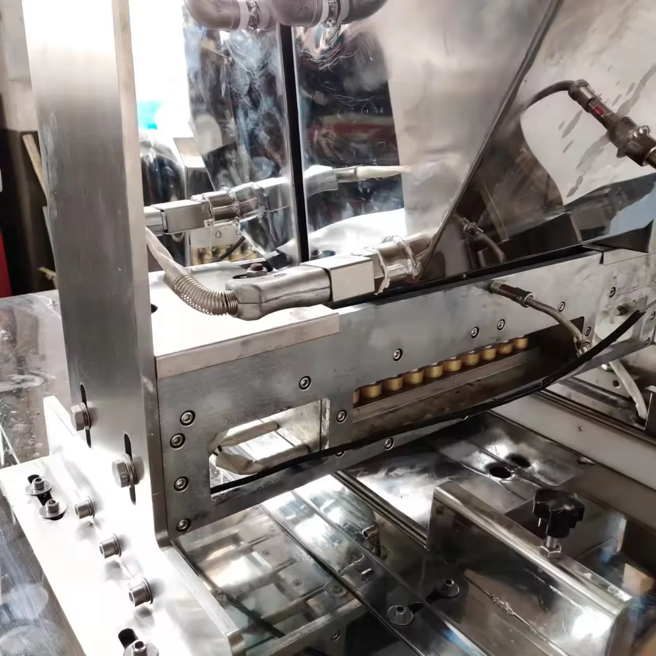 Commercial Cheapest Jelly Bean Lollipop Gummy Caramel Candy Depositor Machine