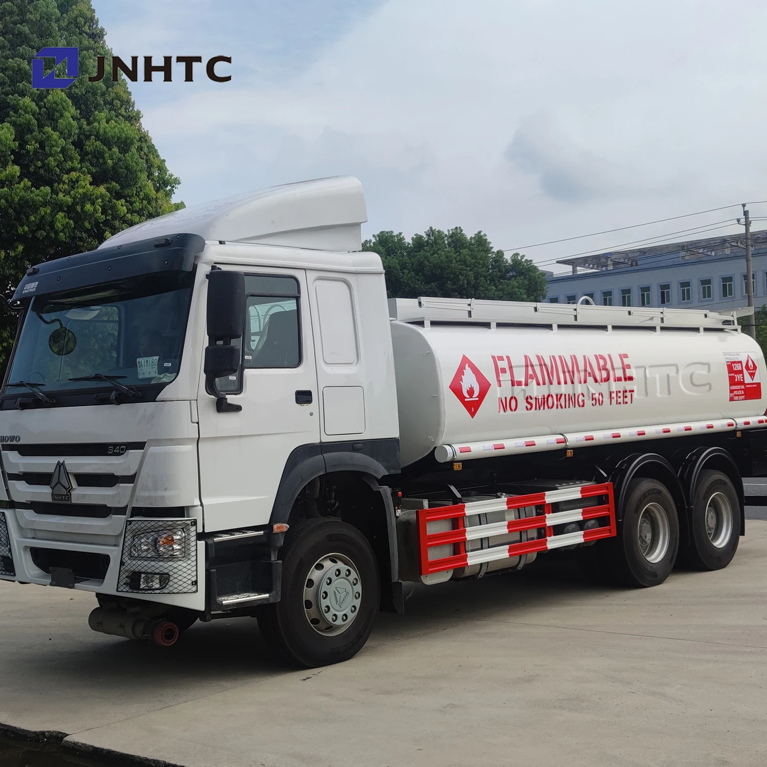 Sinotruk HOWO 6X4 Oil Fuel Tanker Truck 20000 Liters with 5 Compartments 340HP
