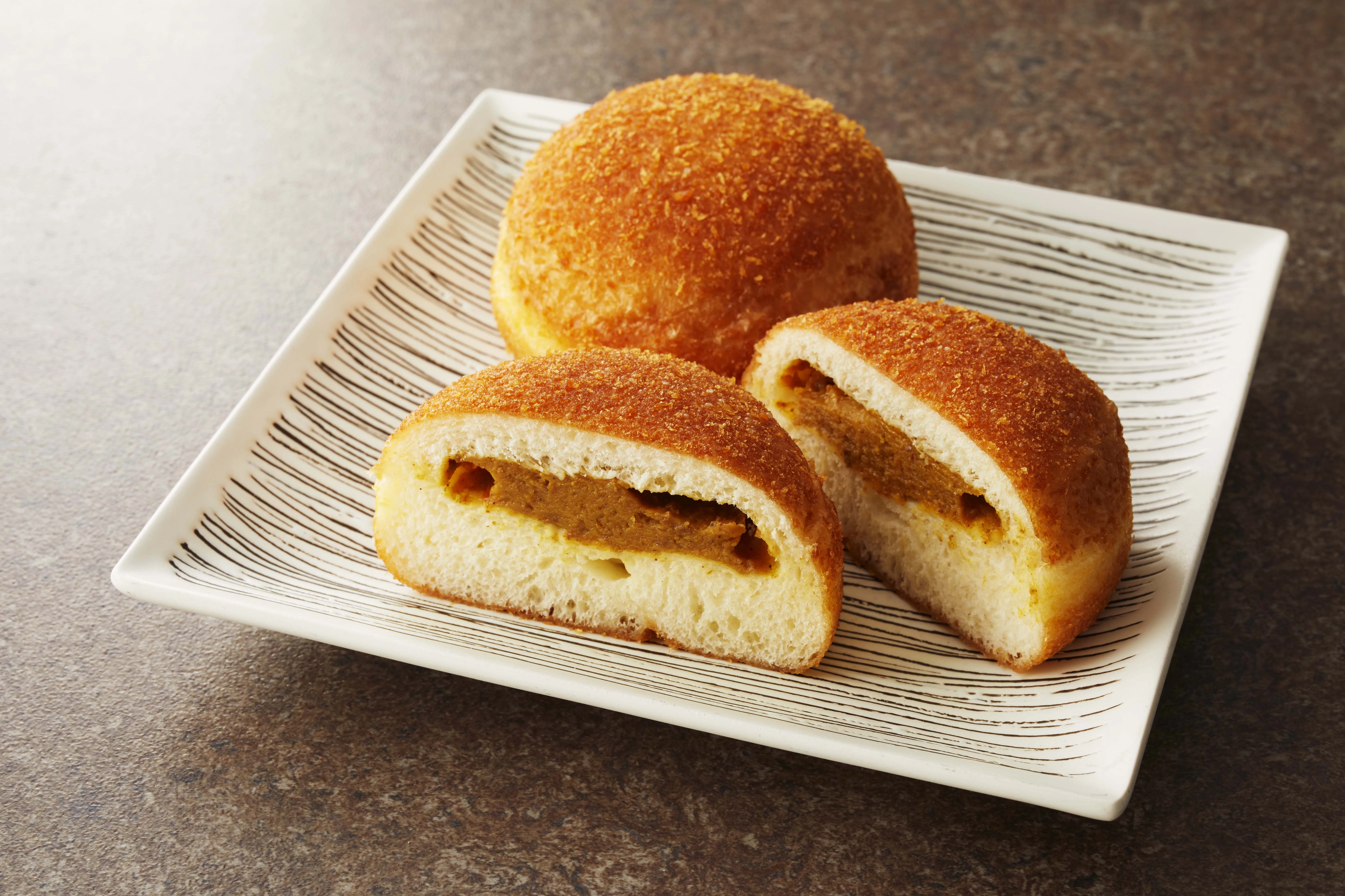 Curry bread Japanese frozen fast food display bakery dessert
