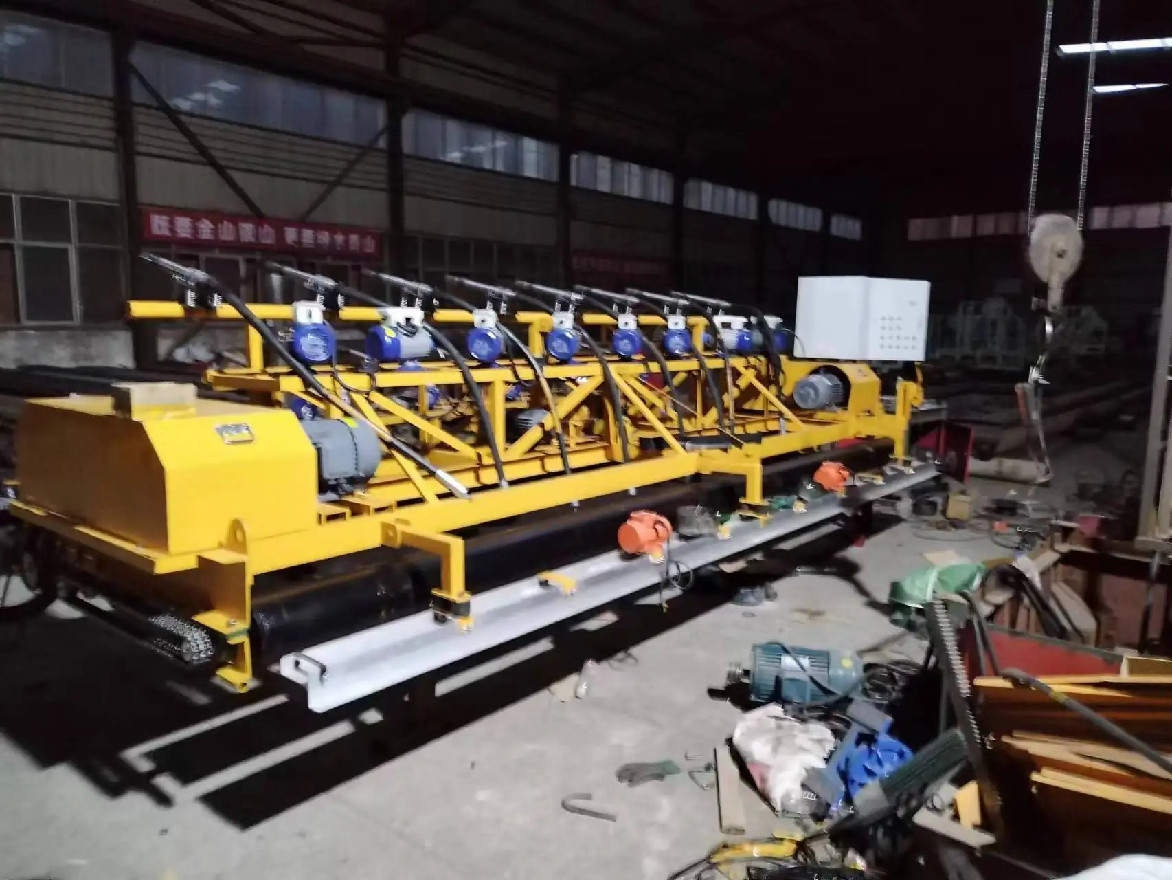 Diesel Electric Asphalt Paver Concrete Paver With Vibrators For Road Construction Machine