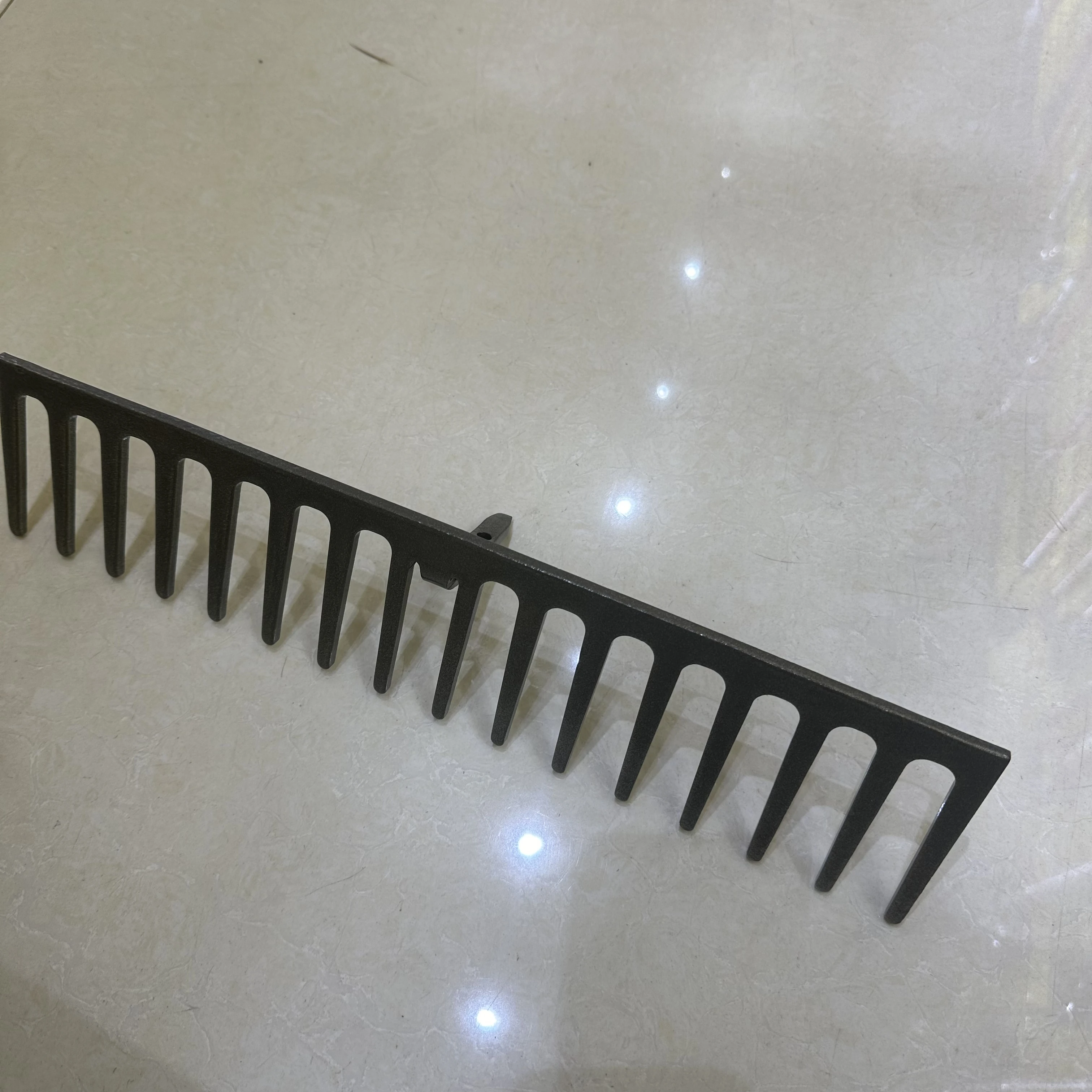 High Quality Garden Carbon Steel 16 Teeth Push Rake Garden Tools Garden Lawn Leaf Rake