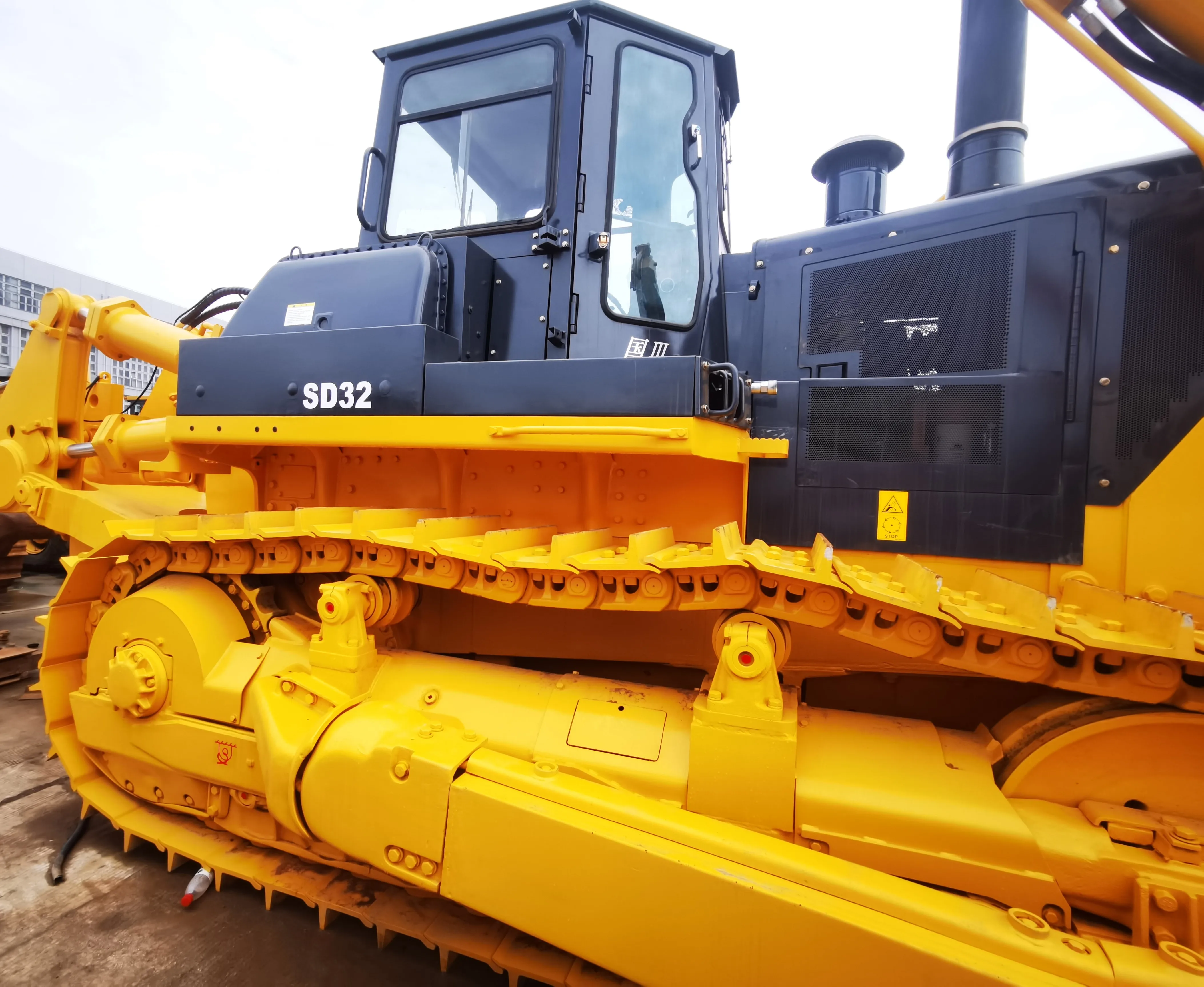 SD32 Model Operating Weight 33.6ton Shovel Lifting Height 1560mm Yellow Diesel Engine Provided Crawler WEICHAI SHANTUI GENUINE
