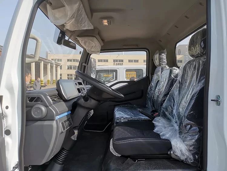 Dongfeng EV18 Hydraulic/Pneumatic Brake 350km NEDC 16.7/20.3cbm Carriage Volume Electric Vehicle Truck Chassis