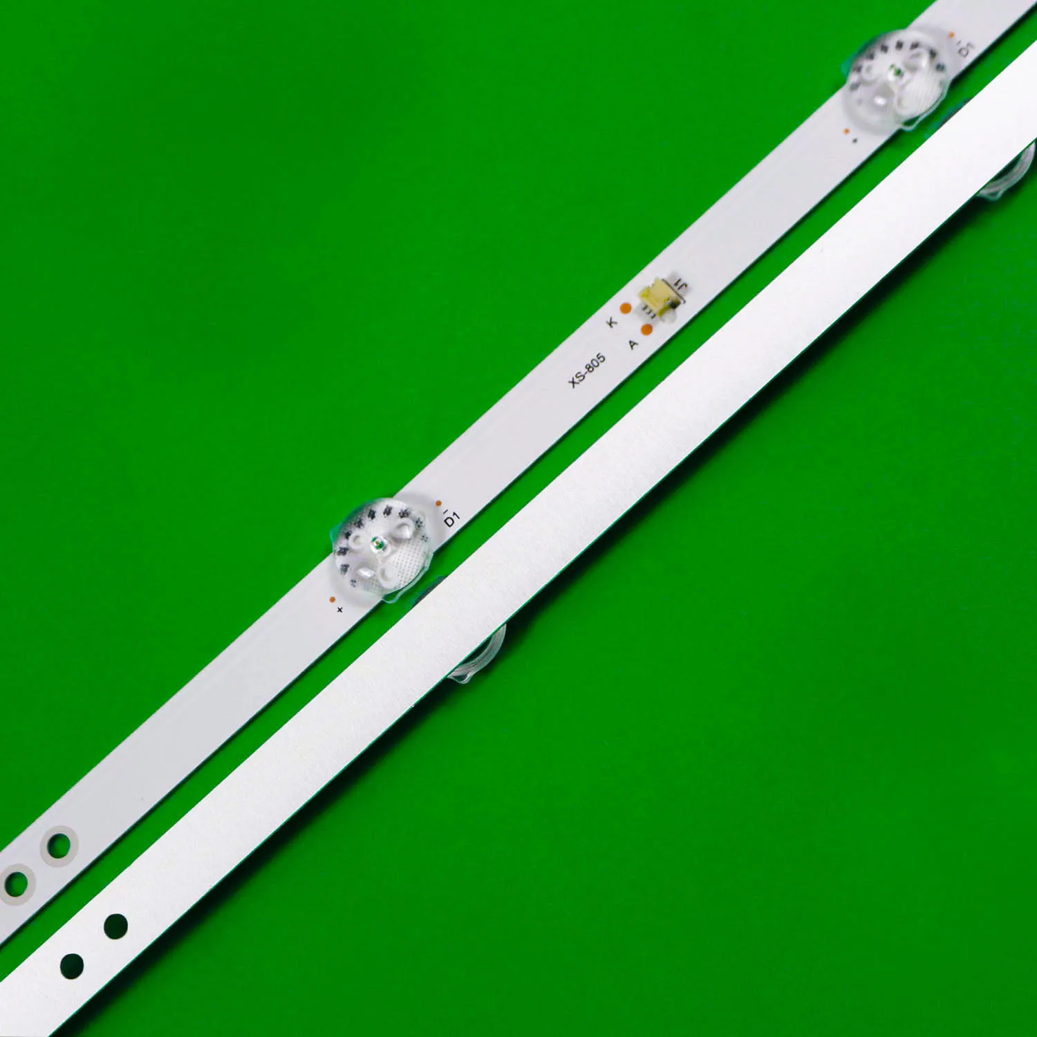 Factory wholesale Backlight Strip 303KJ320044/45/49/51E For Horizont 32LE5571DR Hyundai H-LED32R454BS2 JVC LT-32M350W LE-32D8