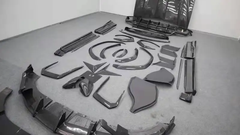 High Quality Dry Carbon Wet Carbon Fiber Full Body Kit For TopCar Design  URUS   Perfect Fitment