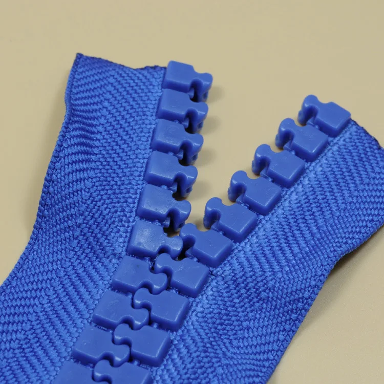 
30# giant teeth plastic zipper - open end big zipper for jackets or bag -Zipper slider manufacture 