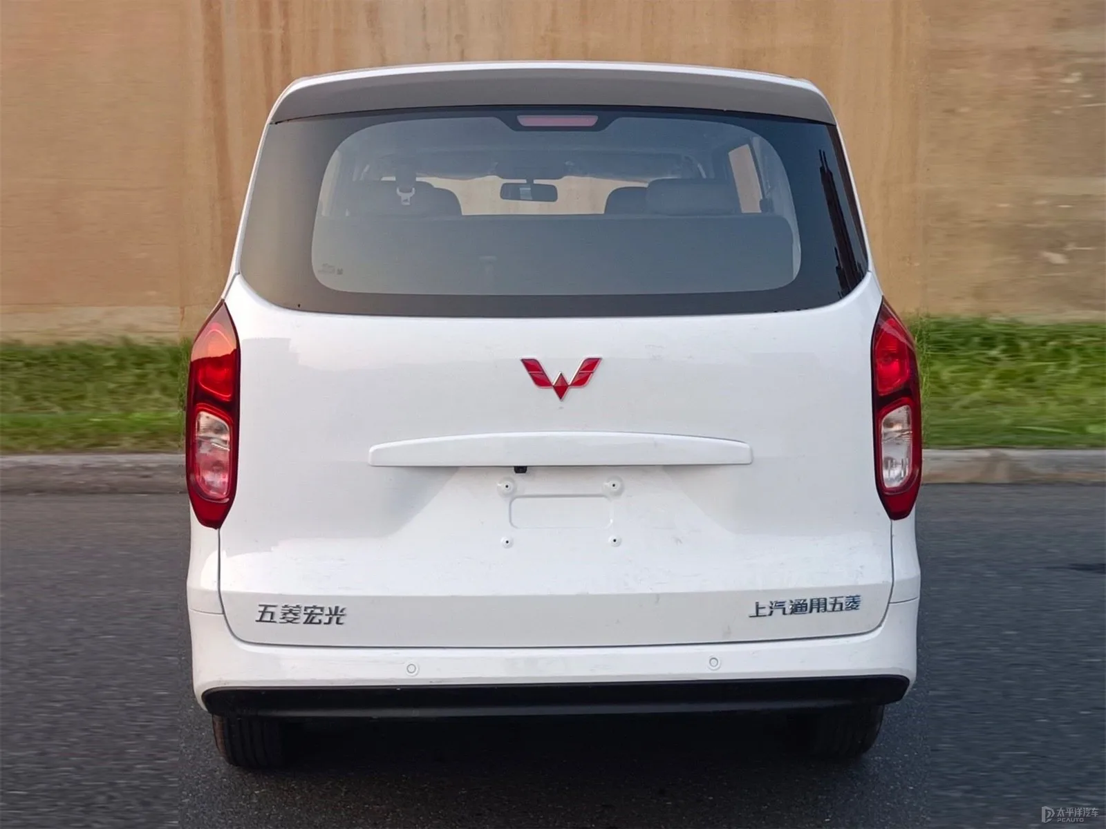 Low Prices Auto Hot Sale Cheap Wuling Air Mini EV Car Small Wuling hongguang Electric Mini Car EV 100km/h Electric Vehicles