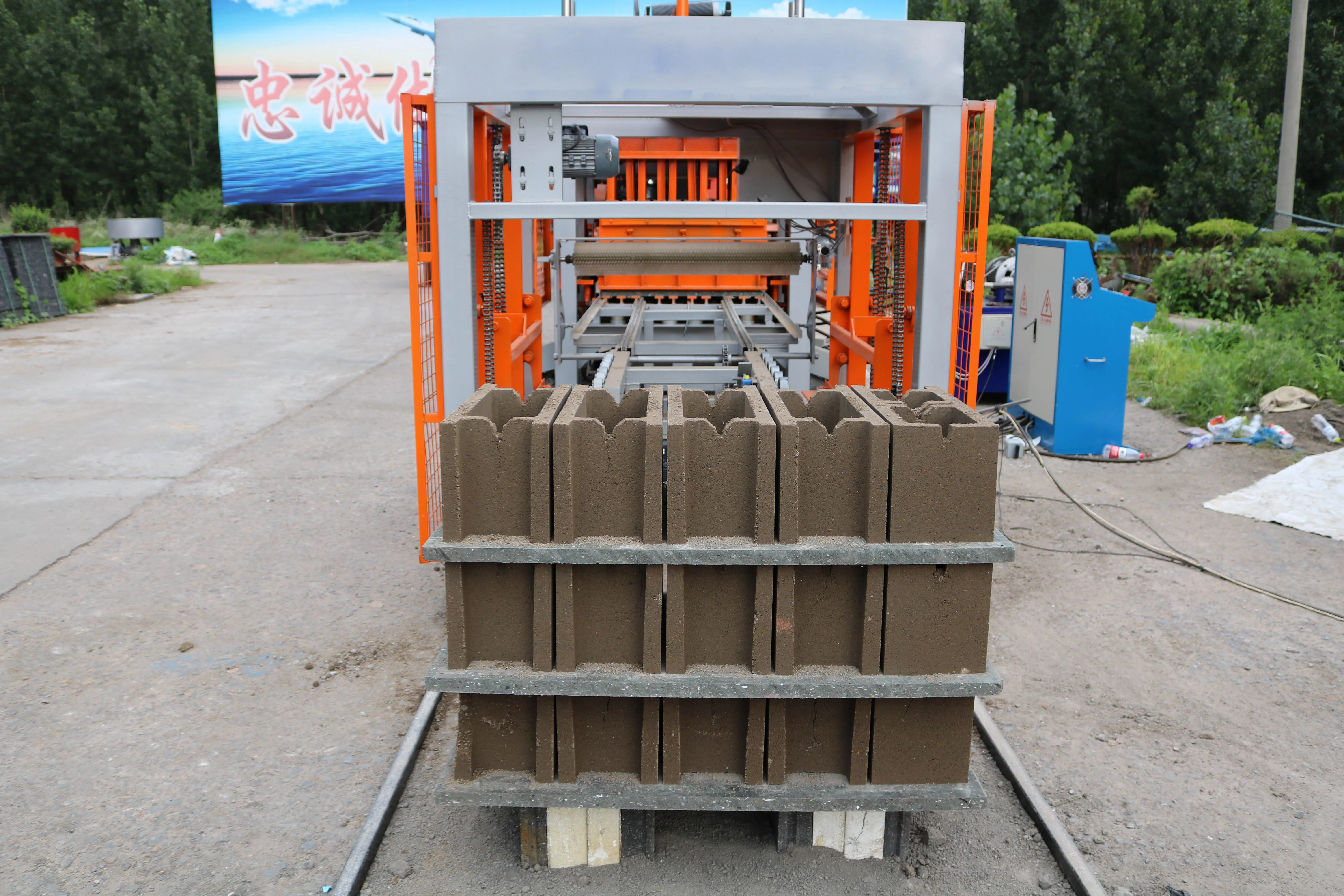 Fly ash Concrete Block Making Machine Aac Block Production Line Recycled Plastic Bricks Making Machine QT5-15 mud block machine
