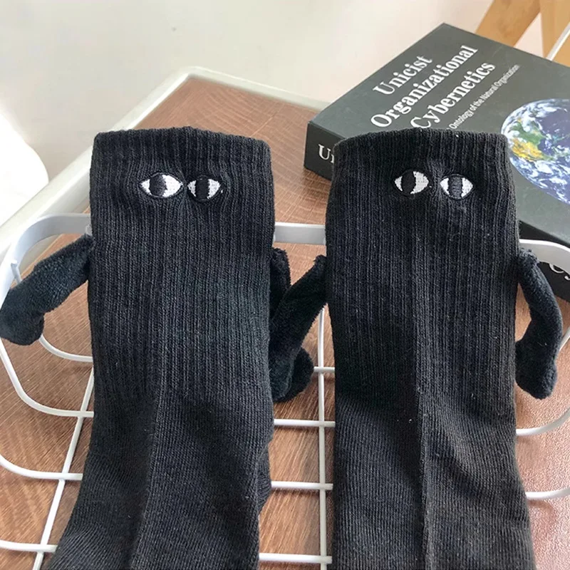 Magnetic couple holding hands socks solid color funny midtube socks fashion trend personality all match student sports socks