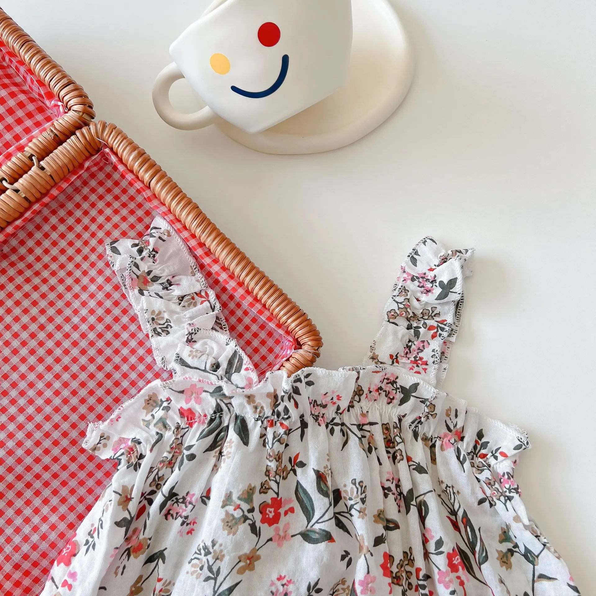 Summer ins hottest boutique cute infant baby jumpsuit Online store high quality newborn girl strap flower sweet retro rompers