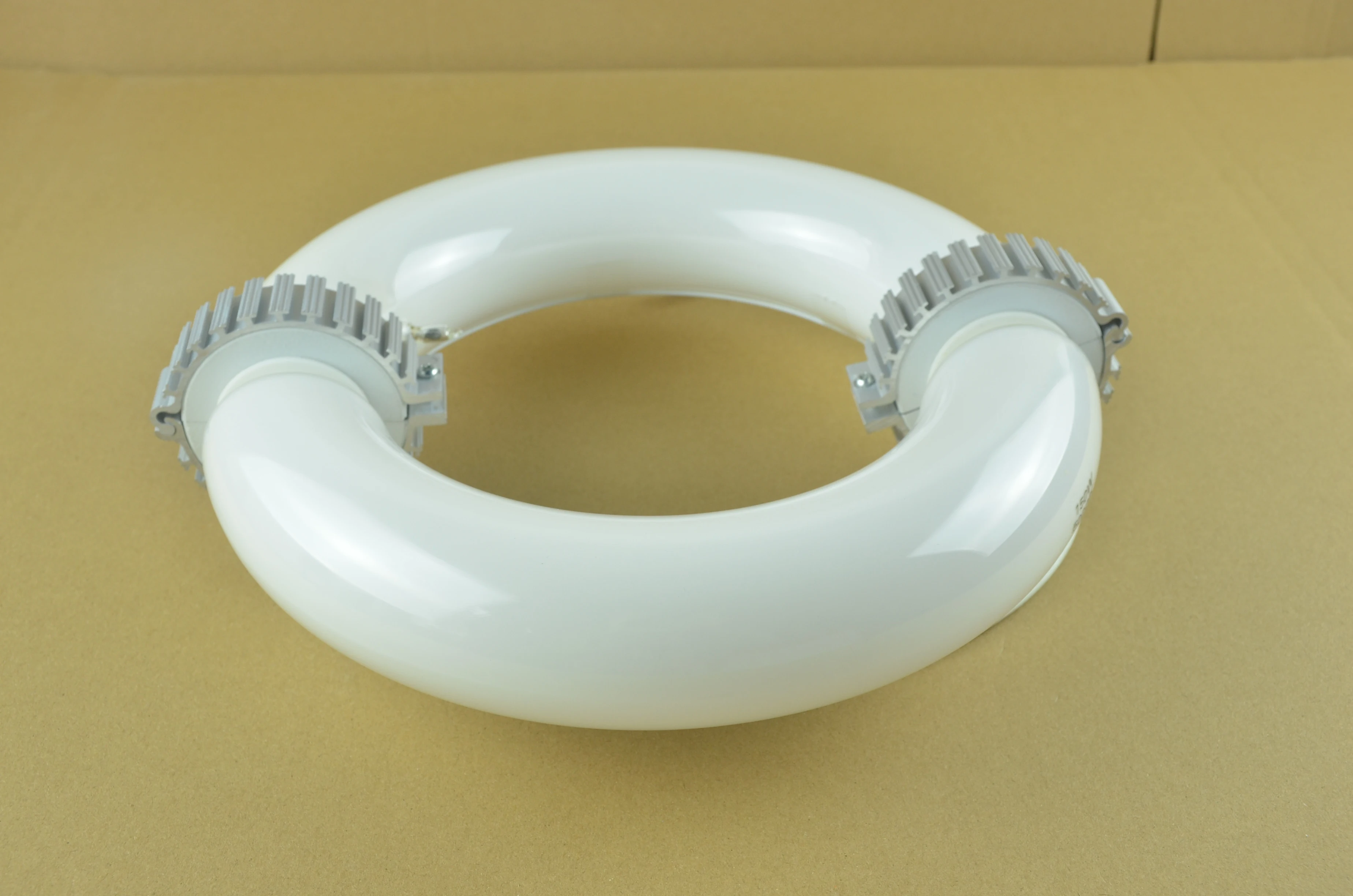 Electrodeless discharge lamp big wattage low light decacy eye friendly energy saving in warehouse