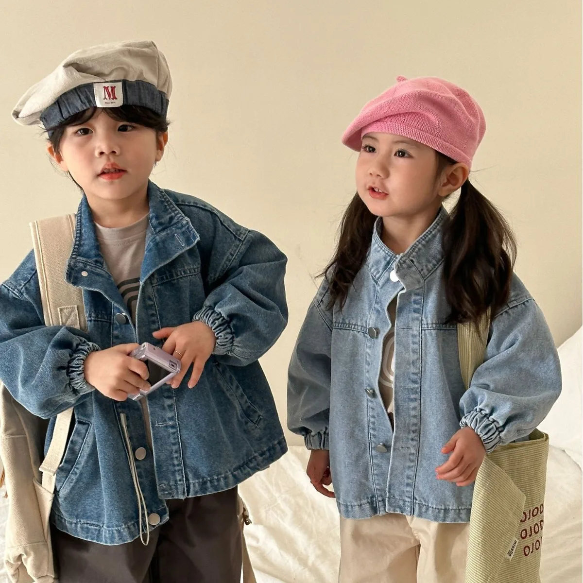 Детская джинсовая куртка весенняя для мальчиков и девочек новый 2024 весенне-осенний свободный джинсовый топ