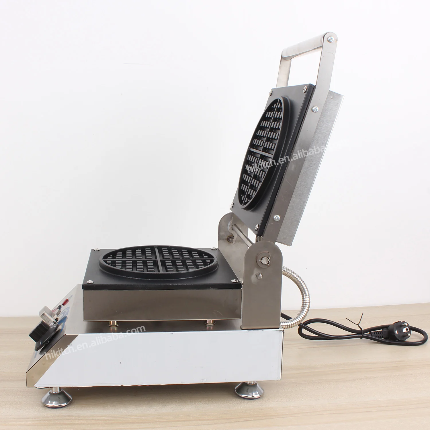Commercial brussels waffle maker top bottom heating aluminum waffle maker with thick round waffle maker 4 pie for sale