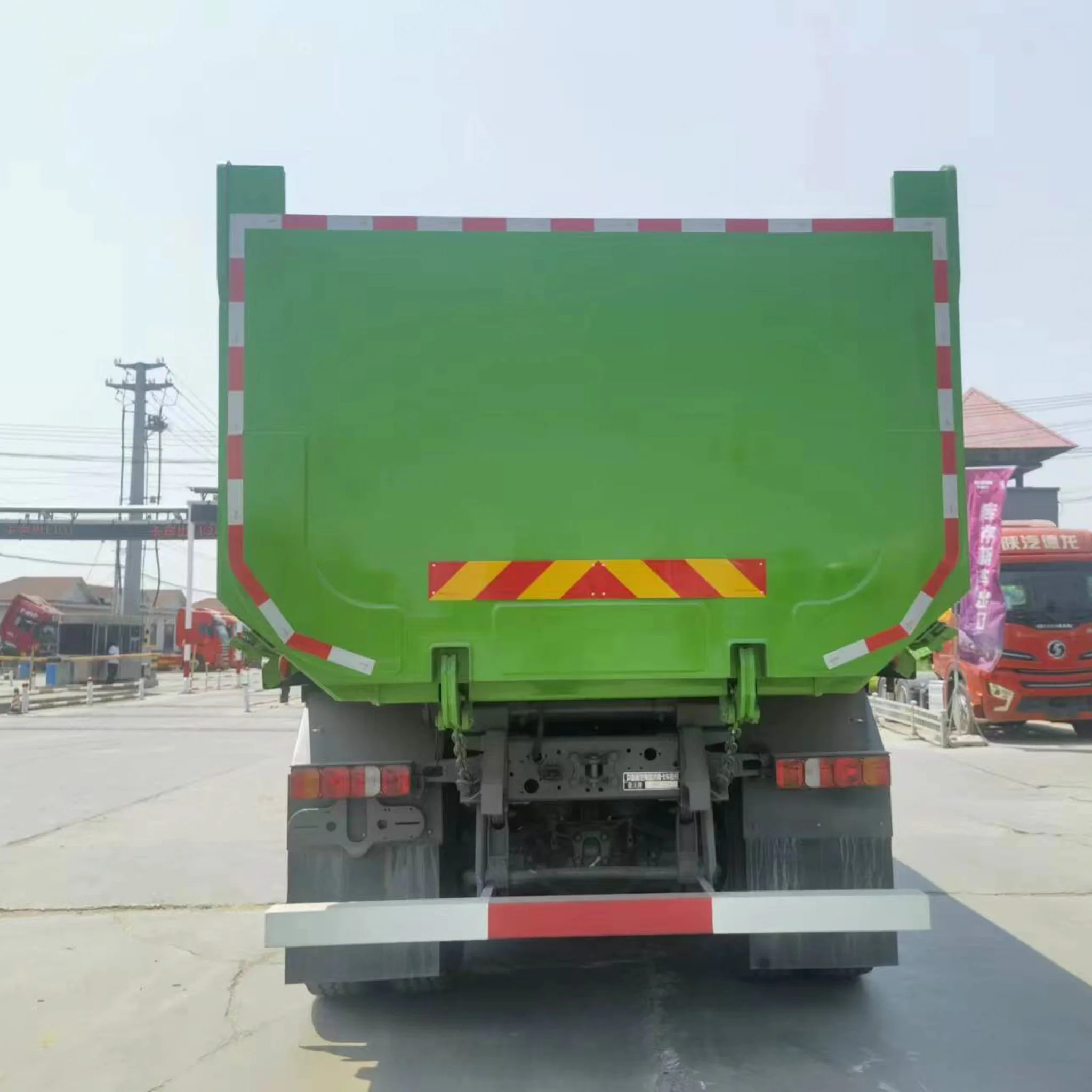 China Sinotruk Factory Price Howo TX Heavy Duty Dump Truck 8x4 Tipper Truck For Construction Mining Transportation