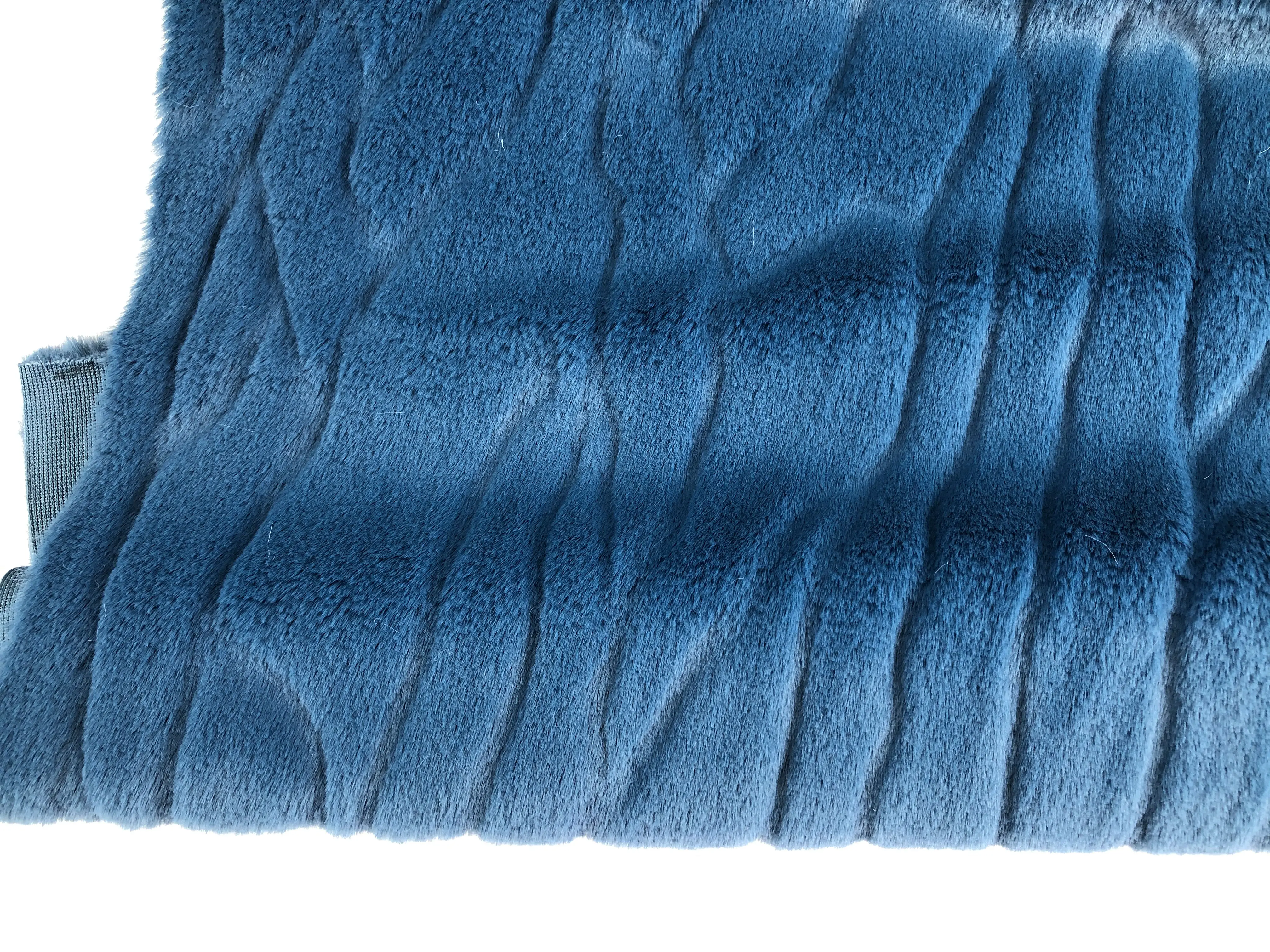 Luxurious EMBO Rabbit Faux Fur Fabric Soft Comfortable Minky Fur for Blanket/Carpet/Coat