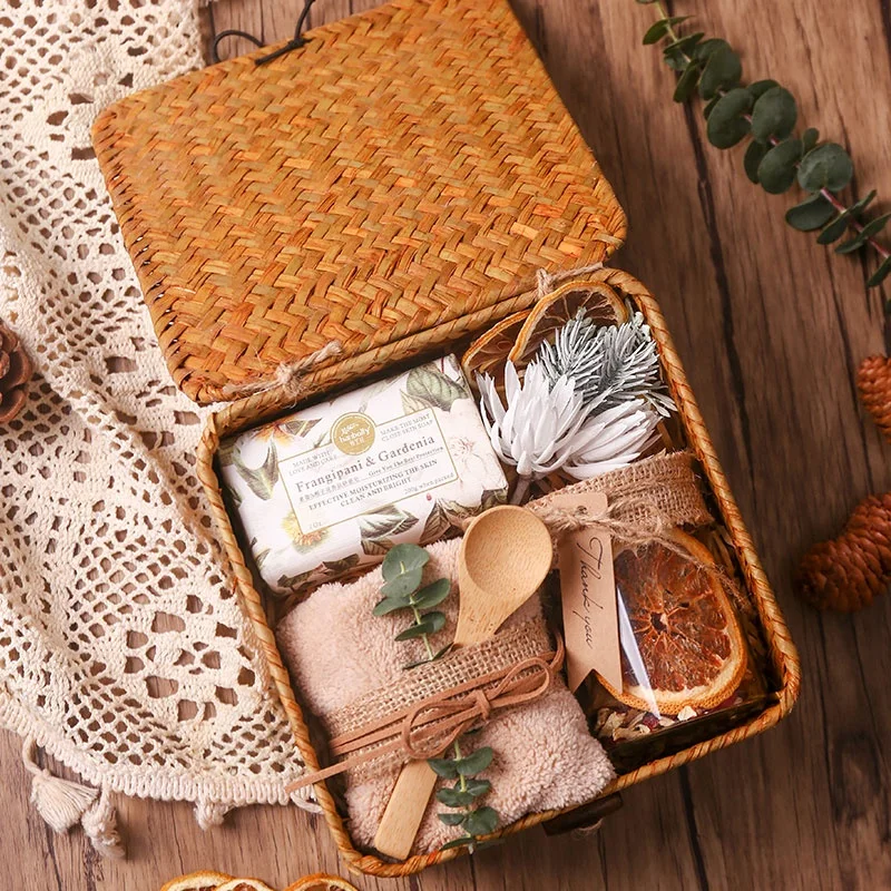Home Decoration Rattan Gift Baskets Handmade Bamboo Woven Gifts Boxes Wholesale Custom Size Diy Customized Gift Basket