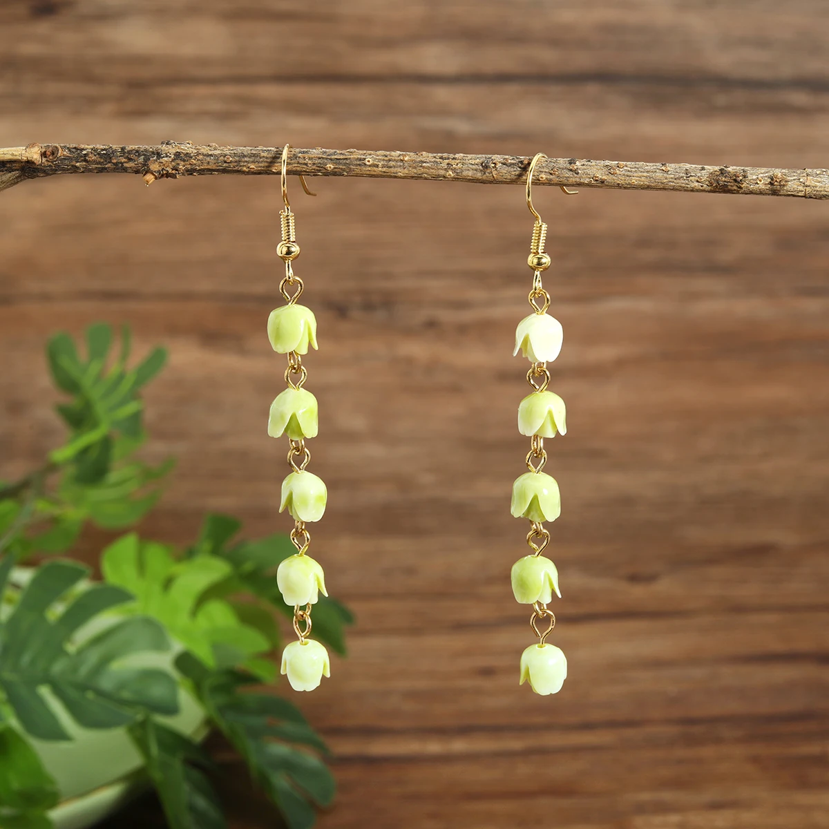 New Hawaiian samoa green long drop Lily of the valley resin flower earrings wholesale