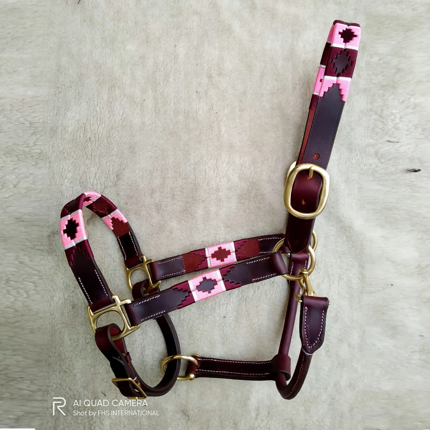 Лучшее качество-кожаная поло с лямкой на шее-уникальная комбинация-каштановый коричневый кожаный с розовыми и бордовыми нитями