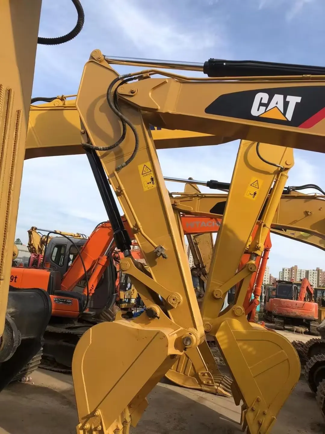 Original Caterpillar CAT320D used excavator in uae backhoe crawler excavator cat320dl cat320d2