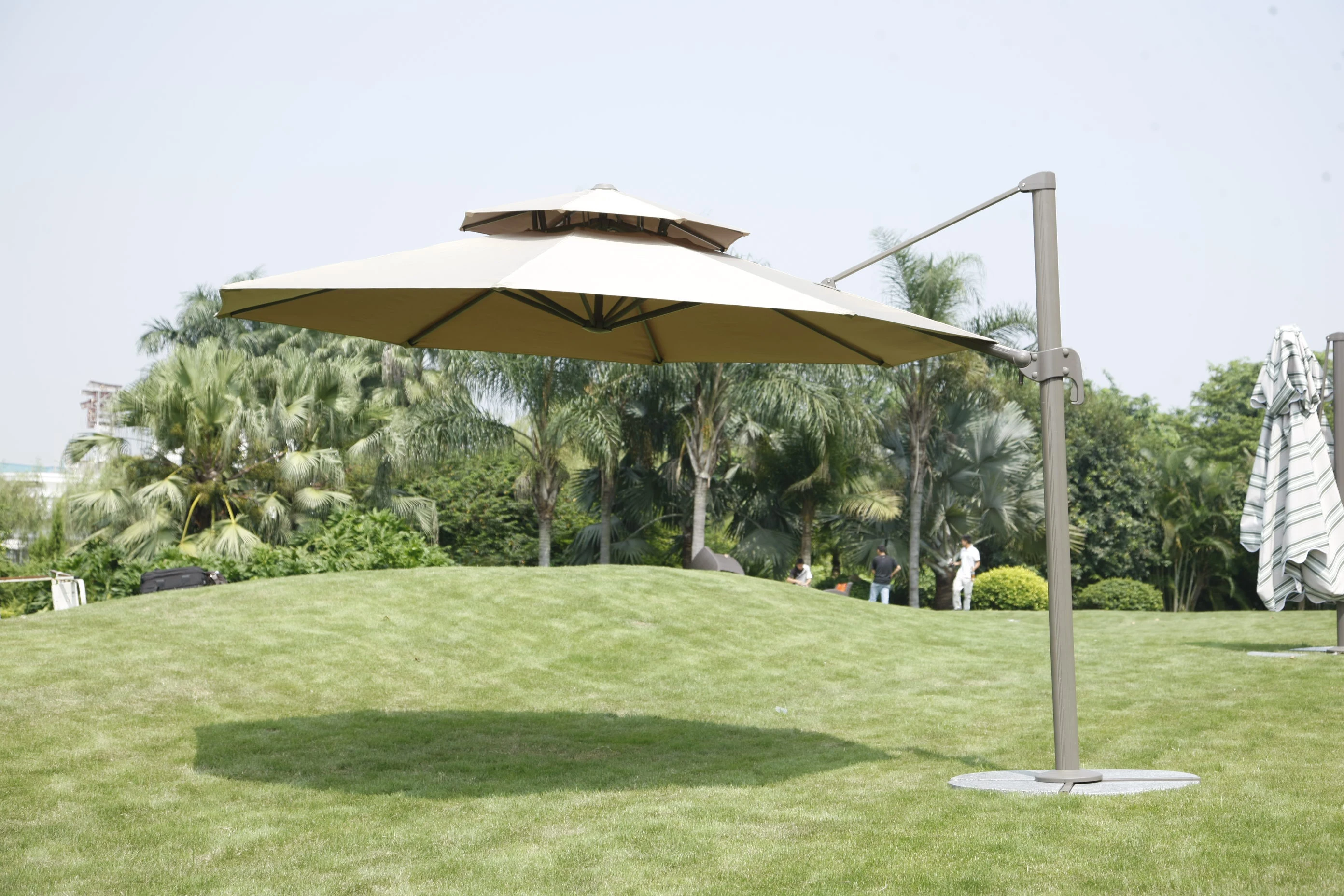 Modern factory garden furniture outdoor aluminum sun umbrella for swimming pool side parasol