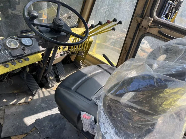 Used port and container machine Komatsu FD320 forklift for sale, used japan 30 ton forklift for warehouse