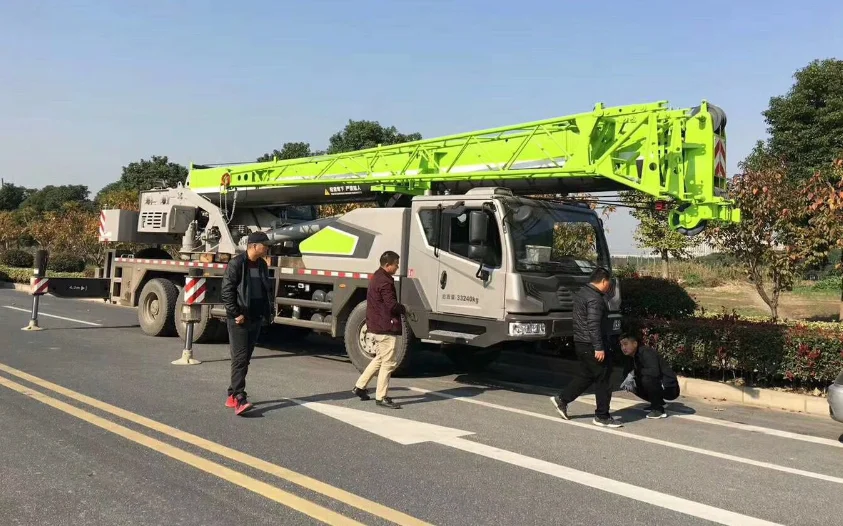 ZOOMLION 30 ton ZTC300V562 mini truck crane for sale