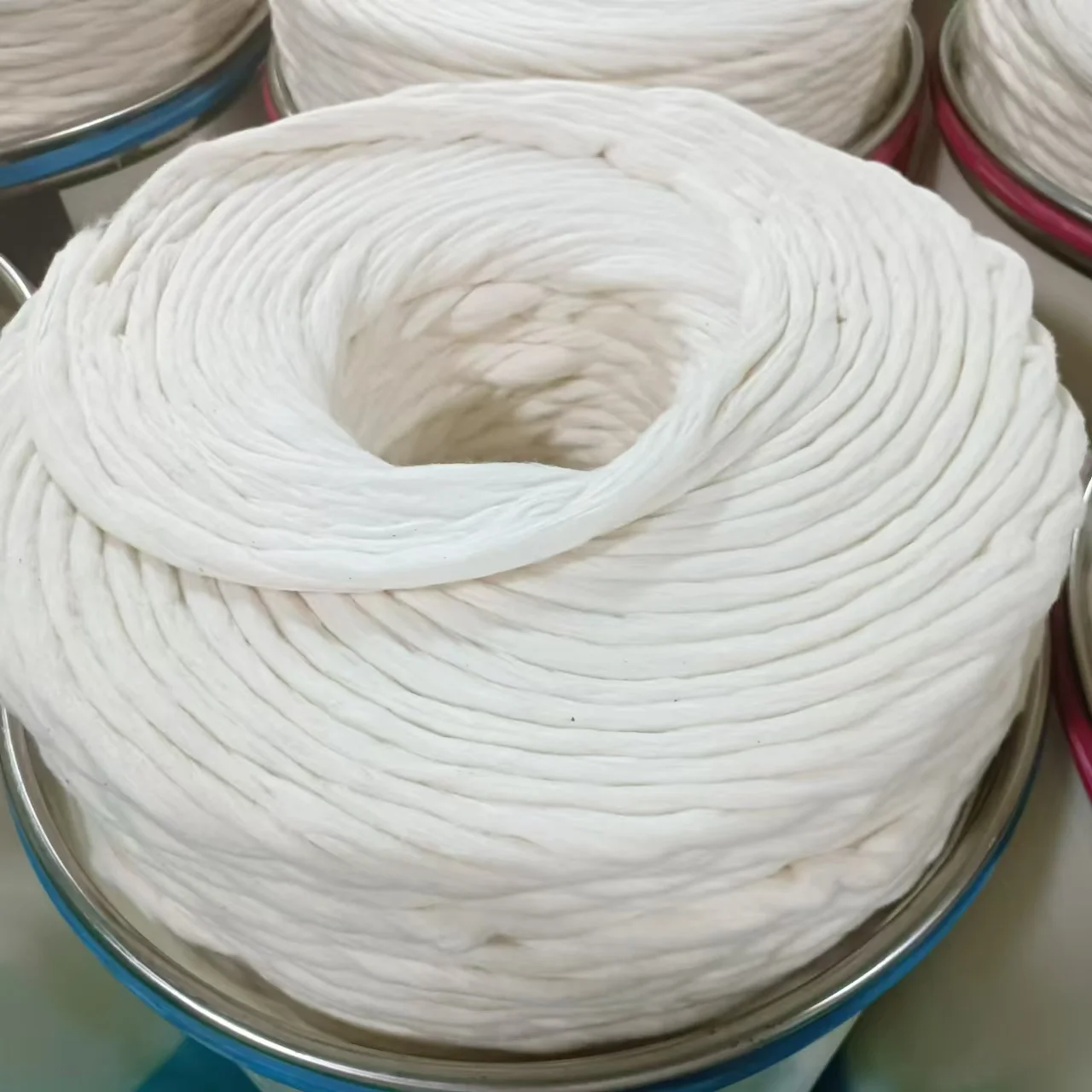 White OE cotton yarn for knitting or weaving