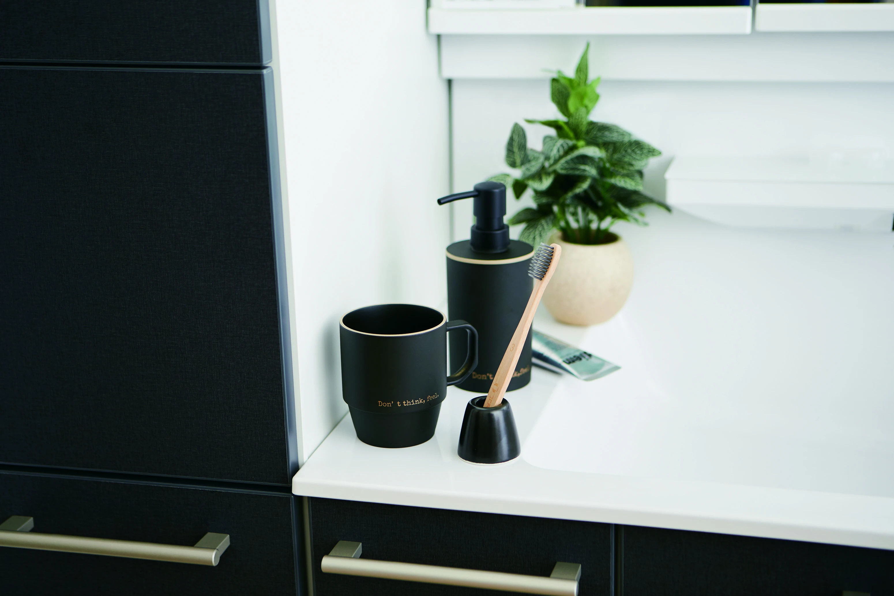 Диспенсер для мыла и лосьона для ручной стирки