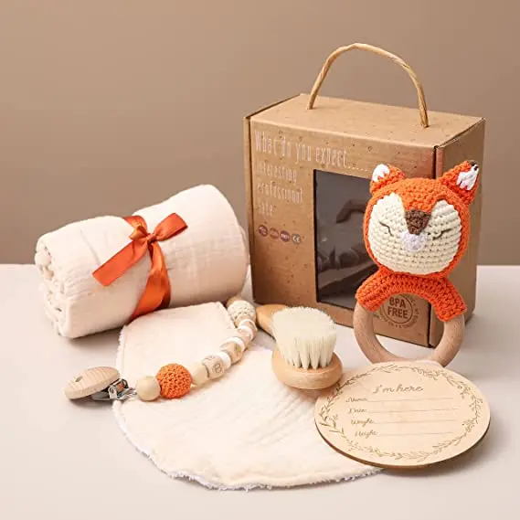 BSCI OEM  Essentials  Baby Gift Set for New born New Baby with Baby Blanket Rattle bib wooden teeth
