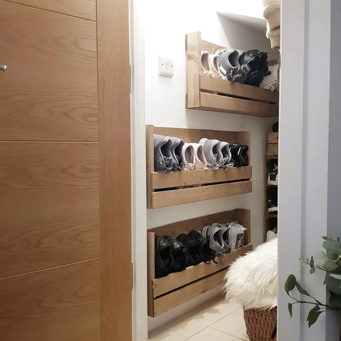 Cabinet Wood Wall Shoe Rack Europe Design Home Furniture Mounted Shoes Holder