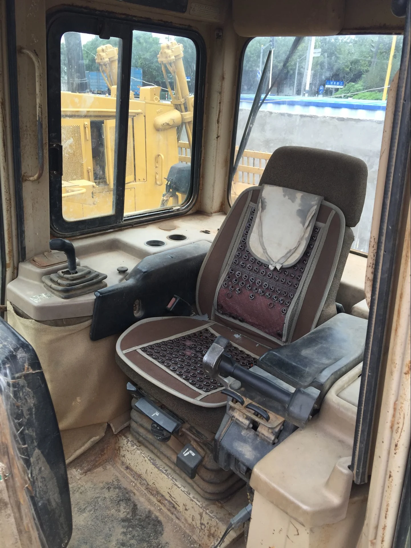 Бульдозер D5K б/у в наличии бульдозер D6D D6R D6G D6M D7G D7H D8K продажа Китае